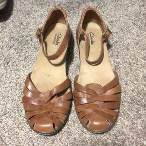 Clark’s bendables light brown sandals size 9